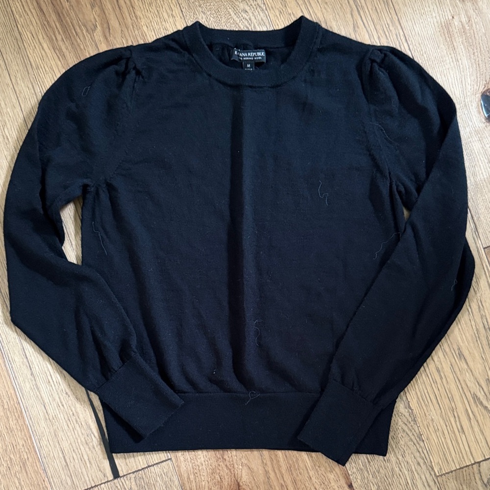 😊Banana Republic Black Crewneck Sweater